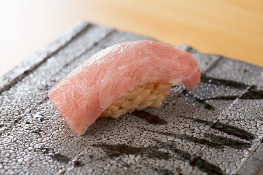 様々な工夫を凝らして仕上げている『トロ』　シャリは赤酢使用