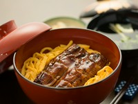 御飯の中に鰻がもう一段（きも吸付）