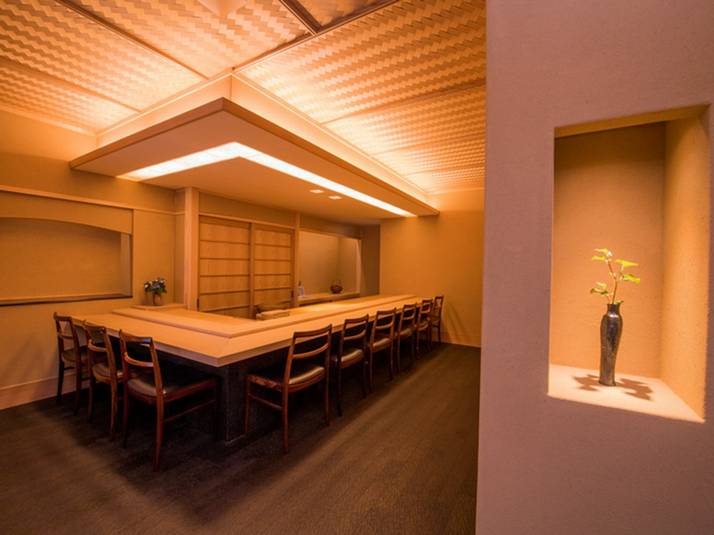 誕生日や記念日など特別な夜に堪能したい鮨屋のおまかせコース