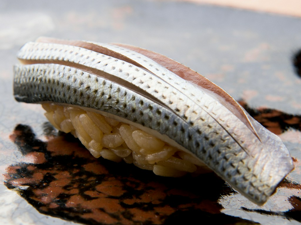 独特なコシとねっとりとした食感を楽しむ『小肌の握り』