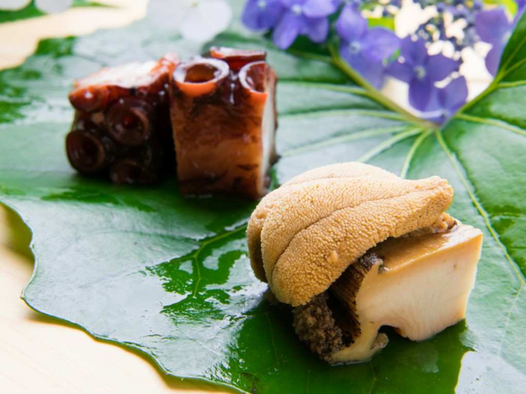 旬を堪能。博多の「タコ」、玄海の「アワビ」、唐津の「ウニ」