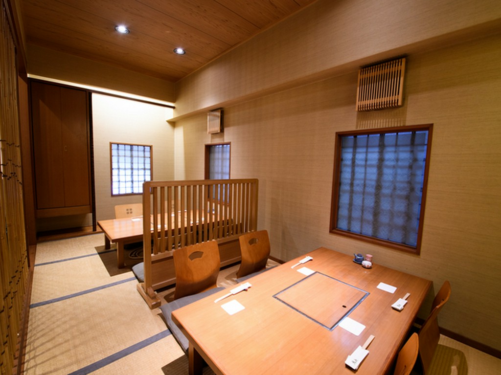 ゆったりと寛げる。座敷でご家族やご友人と和やかなお食事を