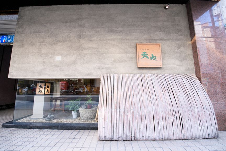 侘び寂びという言葉が似合う、和に彩られた上品な外観