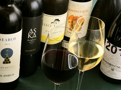 格別な料理に合う、約50種類のワインでおもてなし