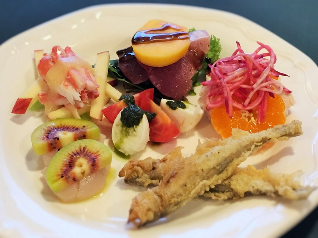 新鮮な魚介と野菜の『本日の前菜盛り合わせ』～冬の一例　その日のおすすめ盛り合わせです！