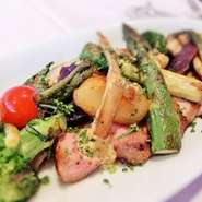 十勝産ホエー豚と季節の野菜のオーブン焼き