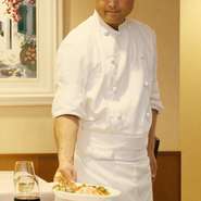 純粋に食べたい！と思って、来店されるお客様。そして、食べるのが大好きというお客様に尽くしたいと思っています。また、いつ来ても同じ味で良かったと言ってもらえるのが嬉しいので、努力し続けています。