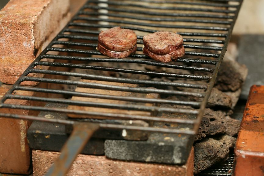 時間をかけるほど、柔らかく美味しく出来上がる“溶岩焼き”