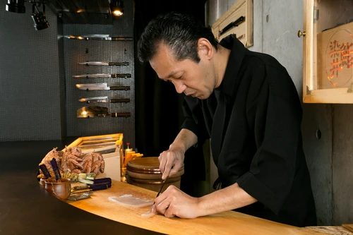 熟練の職人が腕を振るうカウンター席