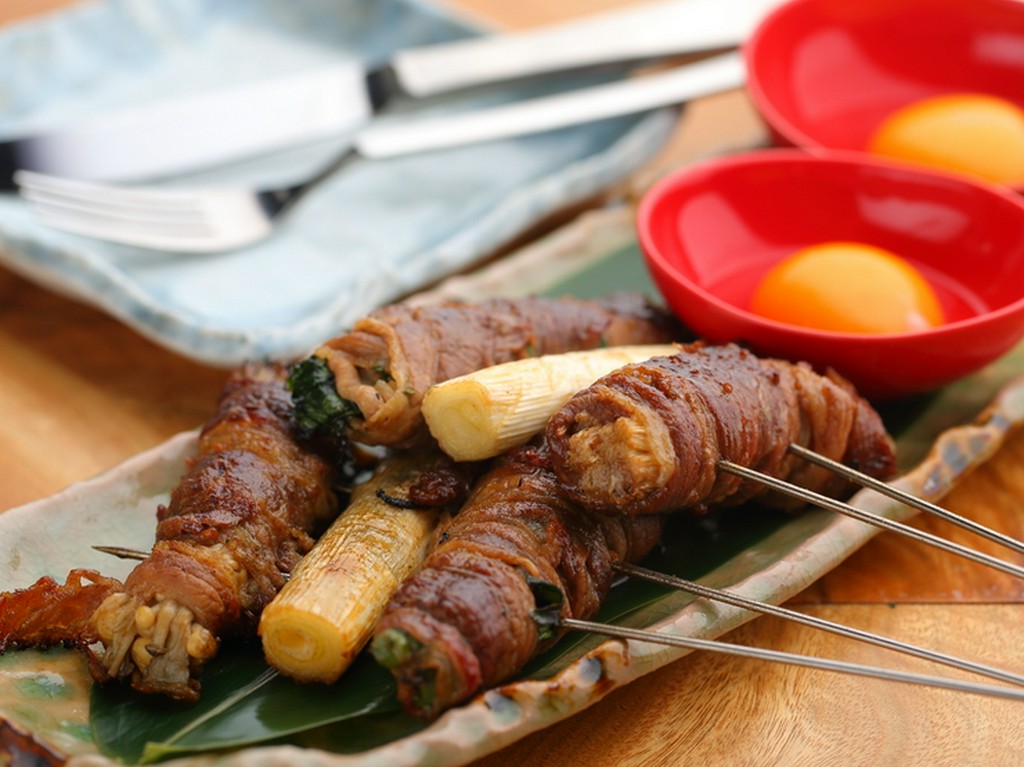 スキヤキ串　一本　卵黄を添えて