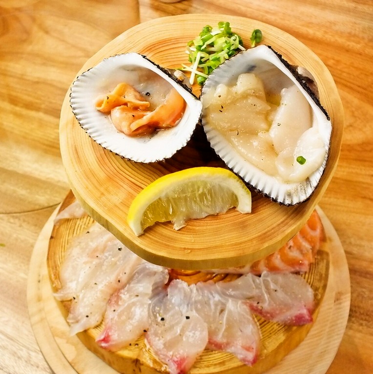 スモークの芳ばしい香り『藁薫るスモークカルパッチョ』