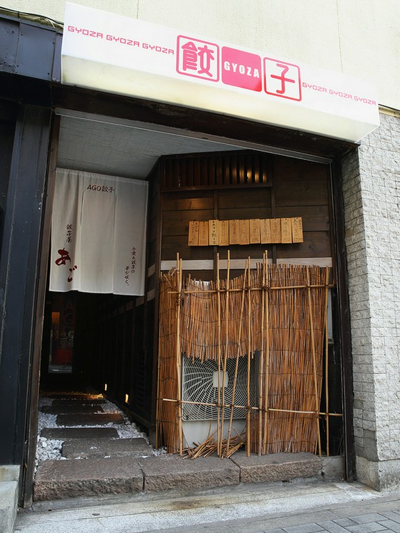 料理とのギャップを狙った、小粋なお店