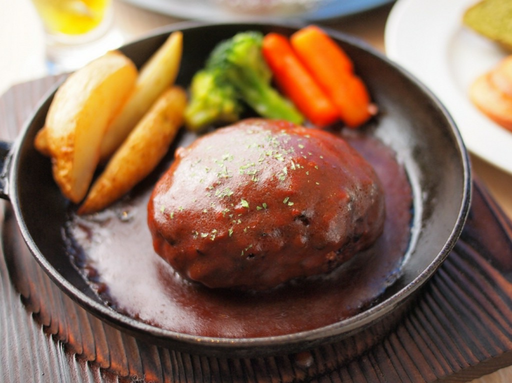 手作りハンバーグ　デミグラスソース（サラダ・ライスor手作りパン付）