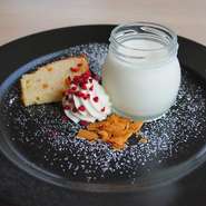 ランチにセットでお得な自家製デザートです。