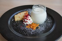 ランチにセットでお得な自家製デザートです。