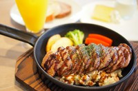 柔らかくさっぱりした甘味のあるお肉が特徴の合鴨。200gでご提供します。