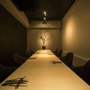 大切な接待の席や、ご家族・ご友人同士の会食など、様々なシーンでご利用頂けます。
個室は、最大8名様までご利用可能です。