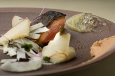 季節の食材を中心に、その日、その時の感覚でコース料理をご用意しておりますので、
下記内容は一例です。