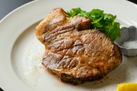グリル（岩塩と黒胡椒、レモンでさっぱり）
カツレツ（深みのある特製デミグラスソース）
ポークチャップ（昔ながらのケチャップソース）

300g　2,013円