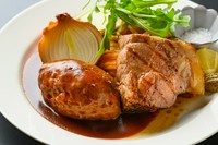 コノヨシポーク
グリル（岩塩と黒胡椒、レモンでさっぱり）
カツレツ（深みのある特製デミグラスソース）
ポークチャップ（昔ながらのケチャップソース）