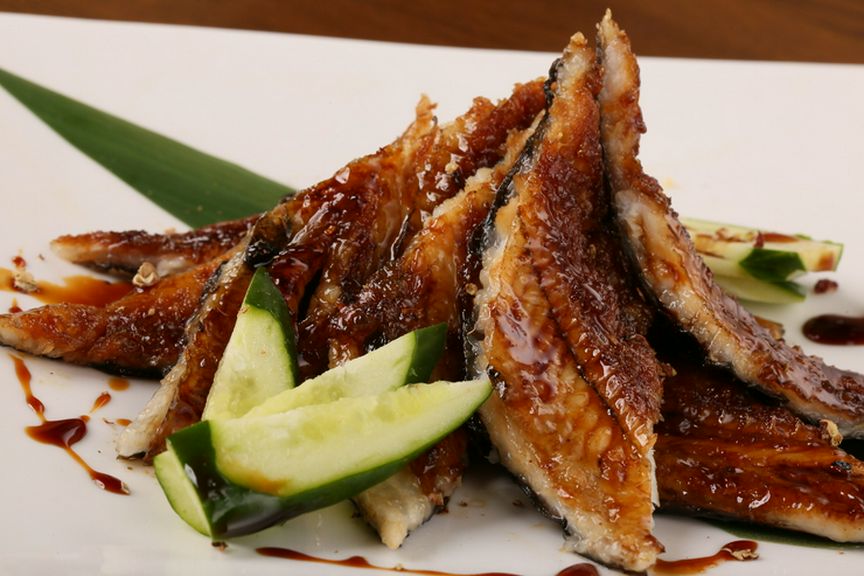 正体はハモではなく、旨みたっぷりの黒いアナゴ『網走産カラスハモ照焼』