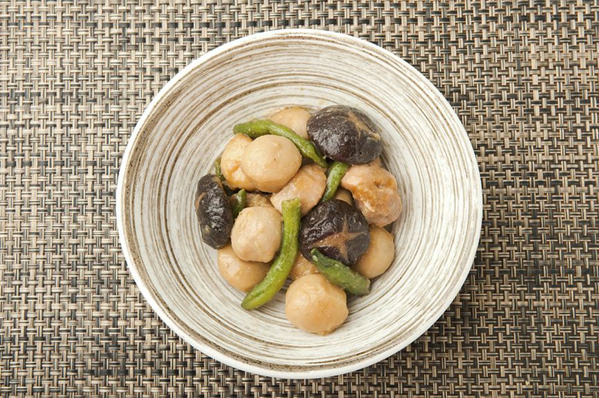 体に優しい「本日の煮物・和え物」（撮影時は里芋の煮物）　