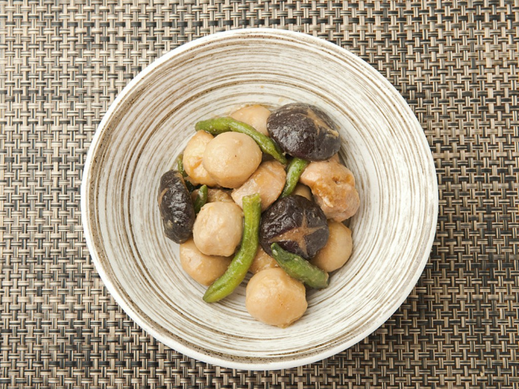 体に優しい「本日の煮物・和え物」（撮影時は里芋の煮物）　