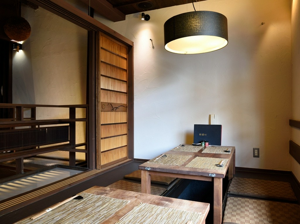 静かで落ち着ける空間でこだわりのお酒と料理に舌つづみ