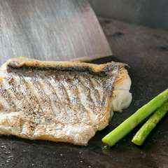 季節の新鮮な魚でつくる『本日の鮮魚のソテーやオーブン焼き』