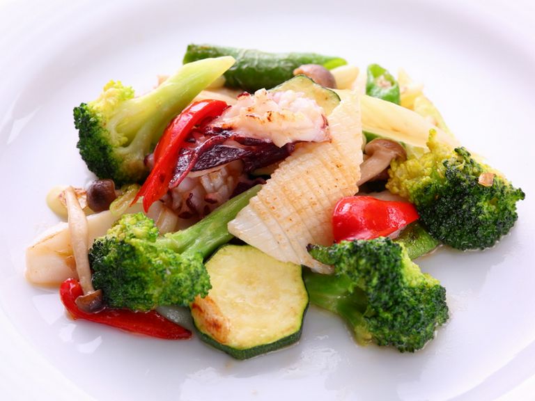 仕入れ次第!一期一会の味わい「海鮮と季節のお野菜の炒めもの」