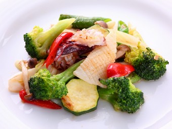 仕入れ次第！一期一会の味わい「海鮮と季節のお野菜の炒めもの」