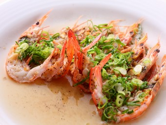 その日のお客様のために考え抜かれた料理を提供しています