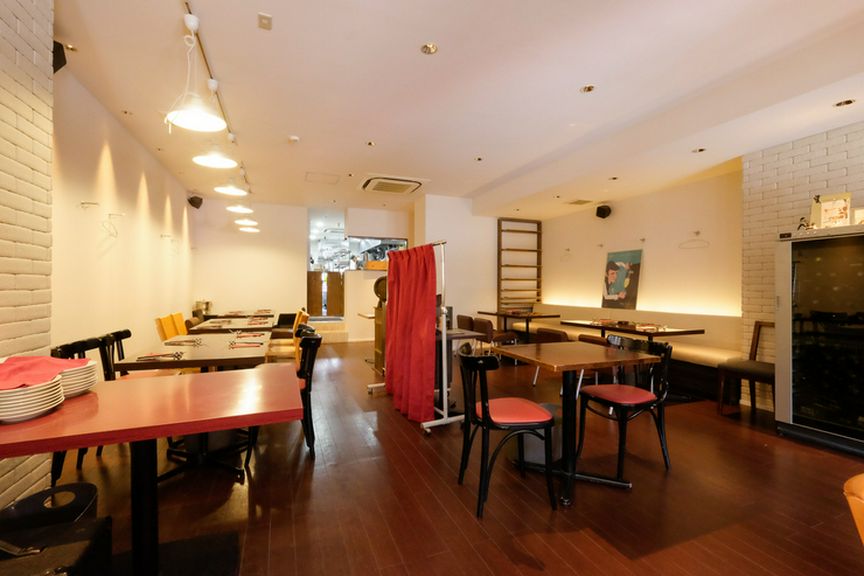 落ち着いた雰囲気の店内で普段の生活とは一味違う時間を味わえる