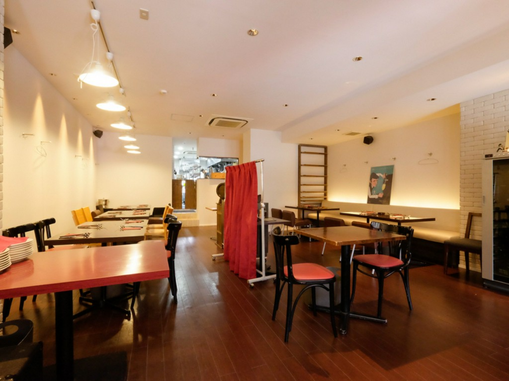 落ち着いた雰囲気の店内で普段の生活とは一味違う時間を味わえる