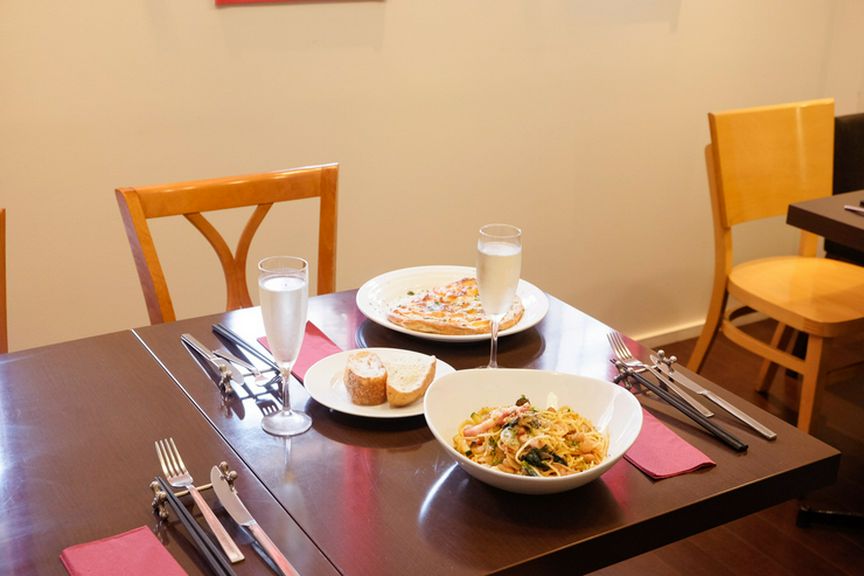 ボリュームたっぷりの料理は、みんなでシェアして食べられる