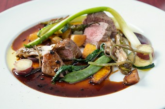 コクのあるソースが美味な『仔牛ヘレのソテー　トリュフのソース』