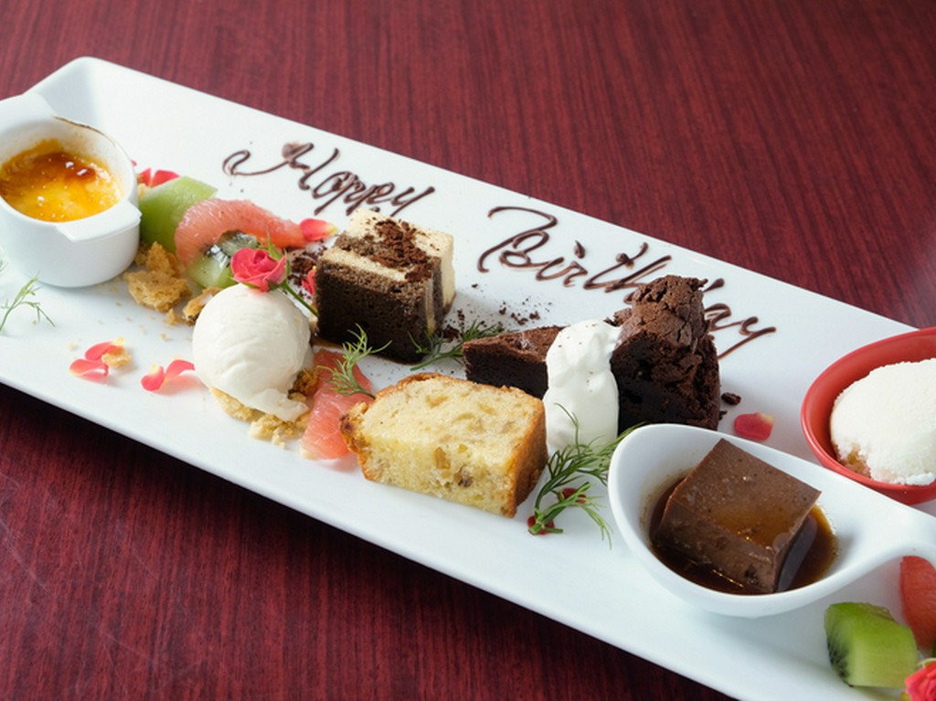 何種類ものデザートが楽しめる『デザート盛り合わせ』