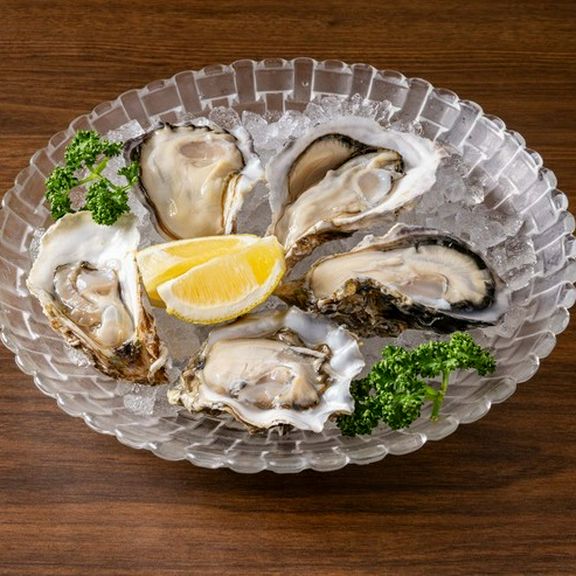 あなた好みはどこ？各地から集まったカキを食べ比べ！