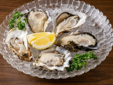 あなた好みはどこ？各地から集まったカキを食べ比べ！