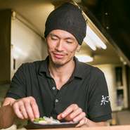 お客様が喜ぶことならなんでもやる、という思いを強く持っています。例えばメニューのちょっとした調整だったりできる範囲のことならフレキシブルに。マニュアルにとらわれない接客を心がけています。