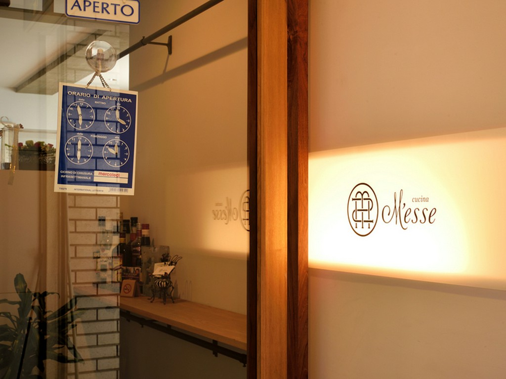 駅から1分、でも隠れ家的、料理とお酒を静かに楽しめる好立地