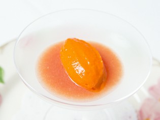 定番料理『赤ピーマンのムース　フレッシュトマトソース』