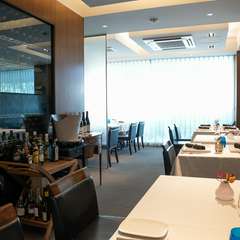 約500種のブルゴーニュワイン、店内ワインセラーに用意