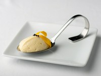 生クリームで濃厚さを加えた『とりムネ肉のムース』