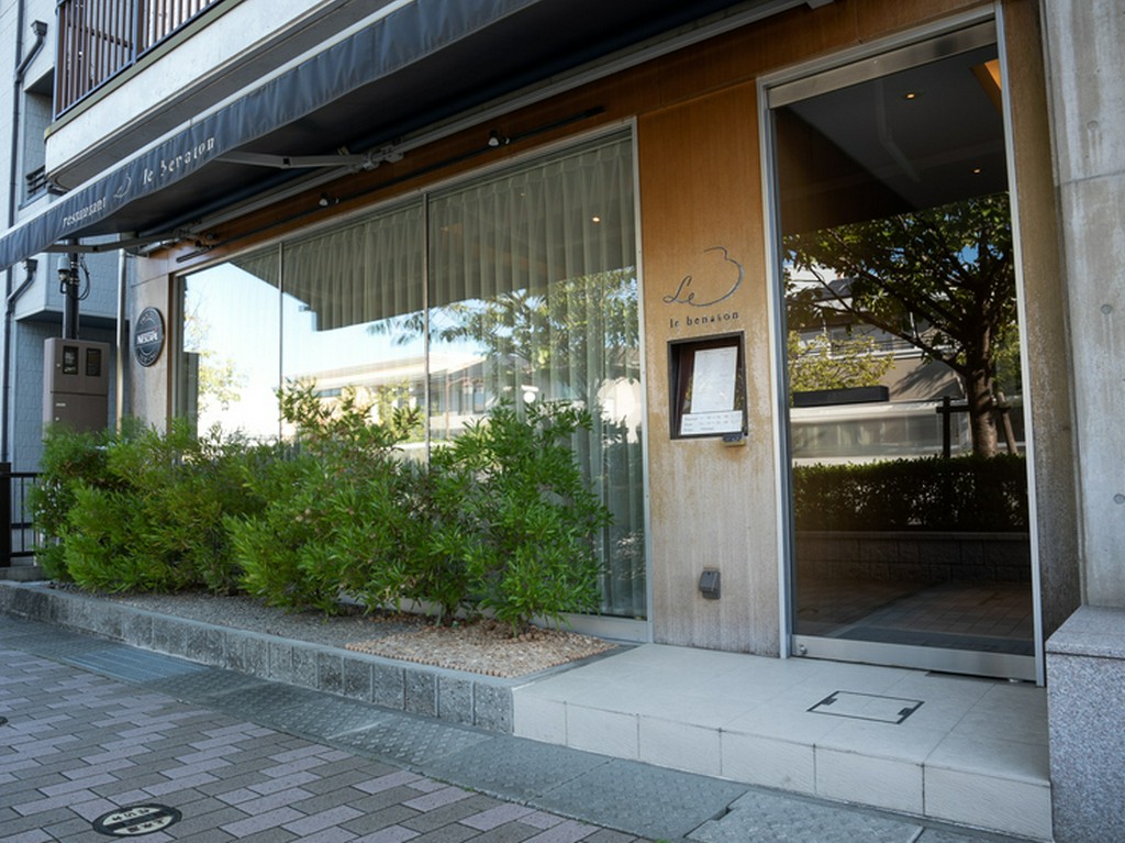 夙川駅から徒歩3分、近隣にコインパーキングあり