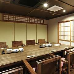 44名から8名の各個室があるので、大切なお客様の接待にも重宝