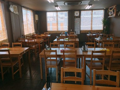 落ち着いた雰囲気の店内で