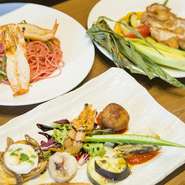 タリオリーニは、イタリアの小麦粉とセモリナ粉、たっぷりの卵で練り上げた自慢の自家製パスタです。独特の強いコシがありソースとの相性も抜群。毎朝市場で買い付ける鮮魚や熟成牛も厳選したものを使用しています。
