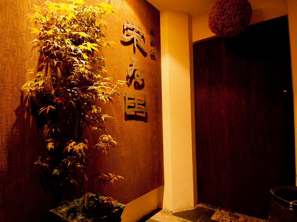 ビルの5階。静かな時間が流れる、大人のための隠れ家