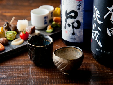 厳選された日本酒は、全国から集められた充実のラインナップ